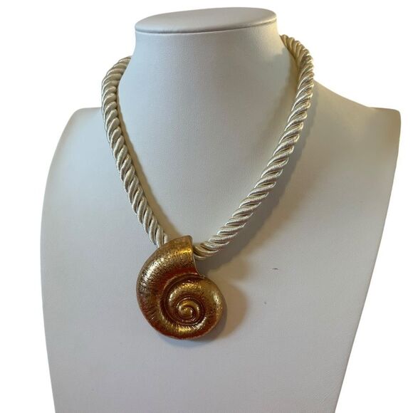 Gorgeous Shimmery Nautilus Goldtone Pendant on Pearly Looking Rope Chain. - Picture 3 of 6